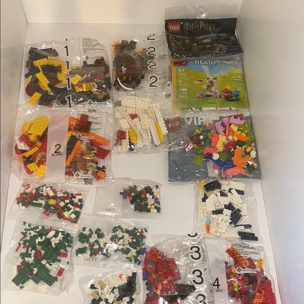 LEGO LOT OF 15 UNOPENED BAGS different sizes colors YOU GET WHAT IS PICTURED